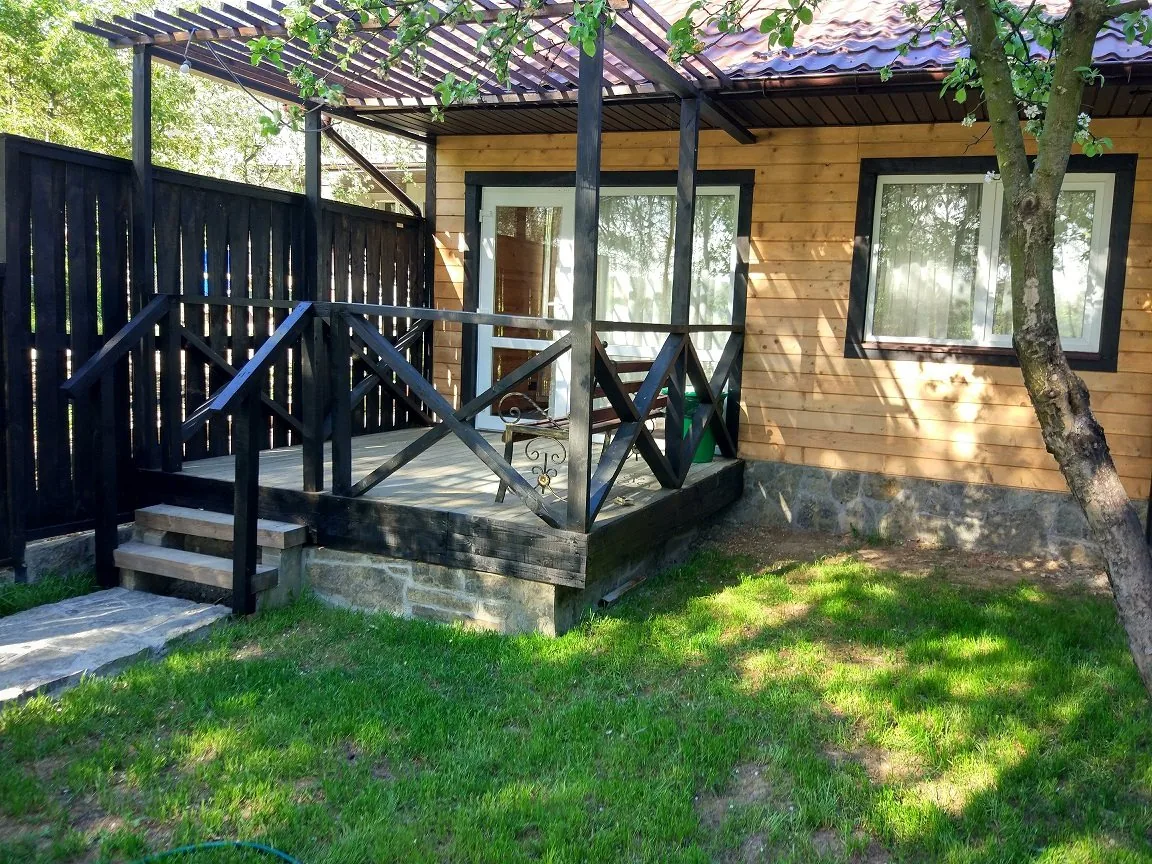 One-storey cottage with a studio kitchen and terrace