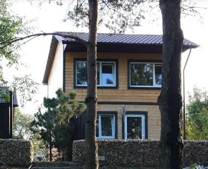 Two-storey house with two bedrooms, a living room and a terrace